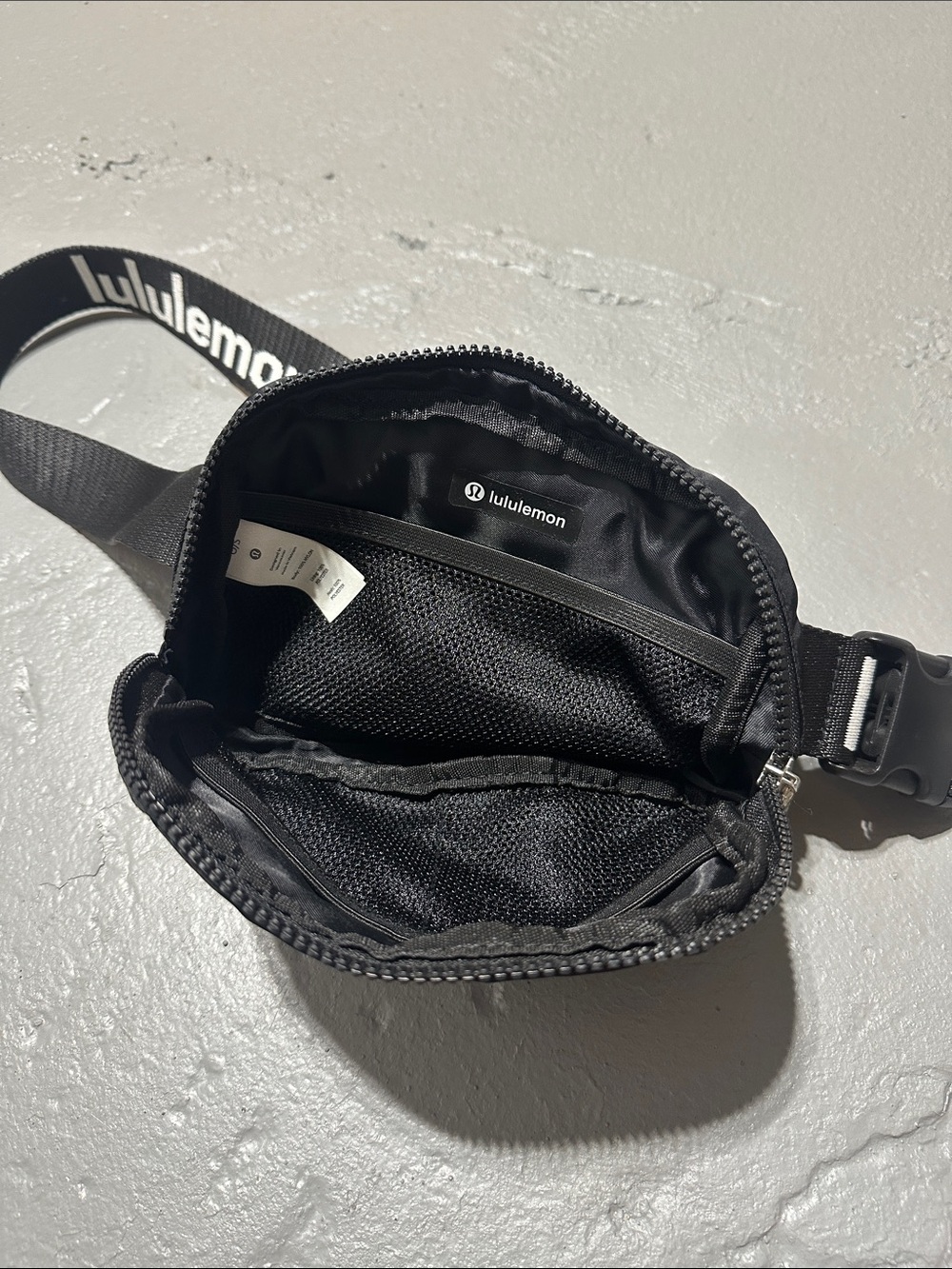 lululemon athletica Black Logo Strap Waist Pouch - Picture 2 of 2